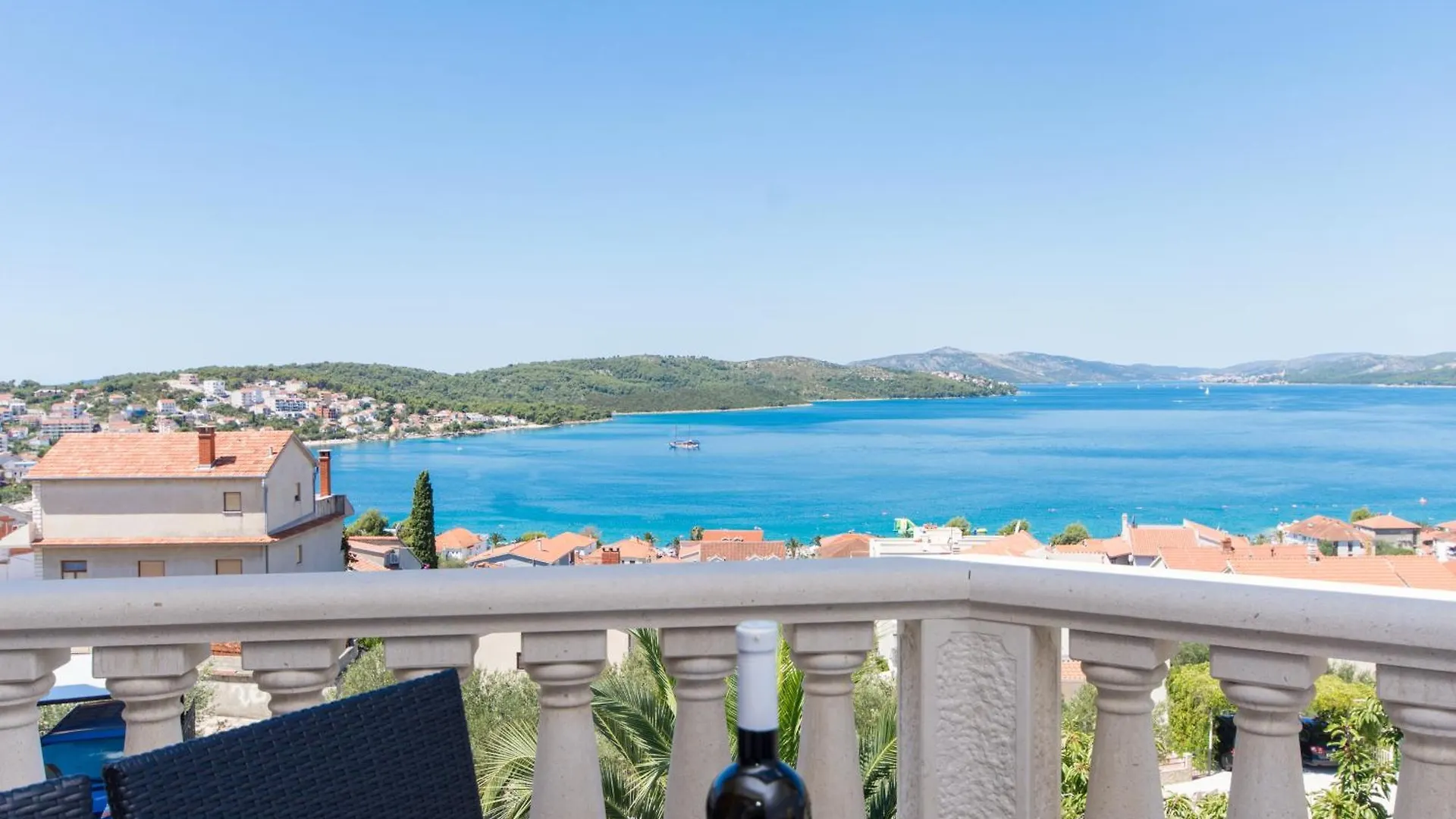 Apartments Bisera location